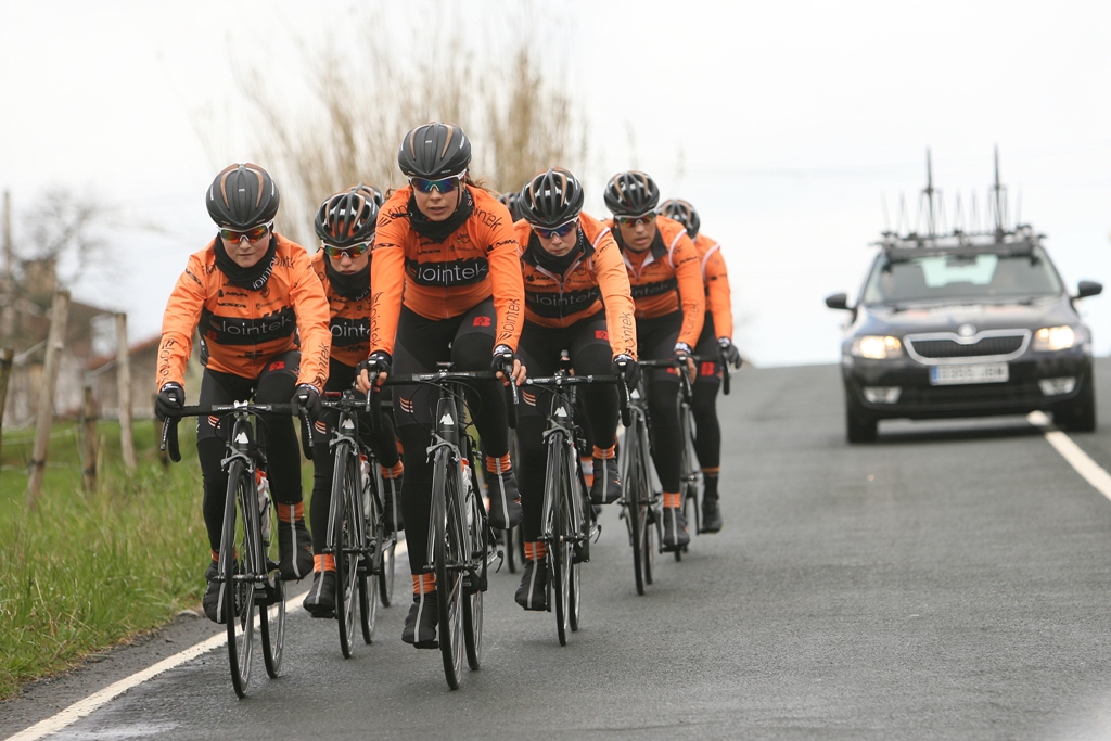 El Pelotón Lointek Team prosigue su temporada en Francia