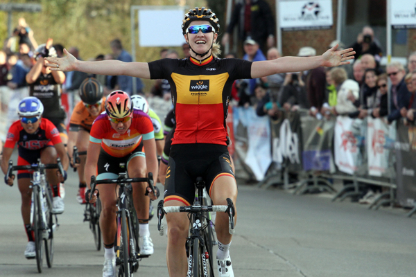 El Pelotón Jolien D’hoore estrena su casillero en Tielt-Winge