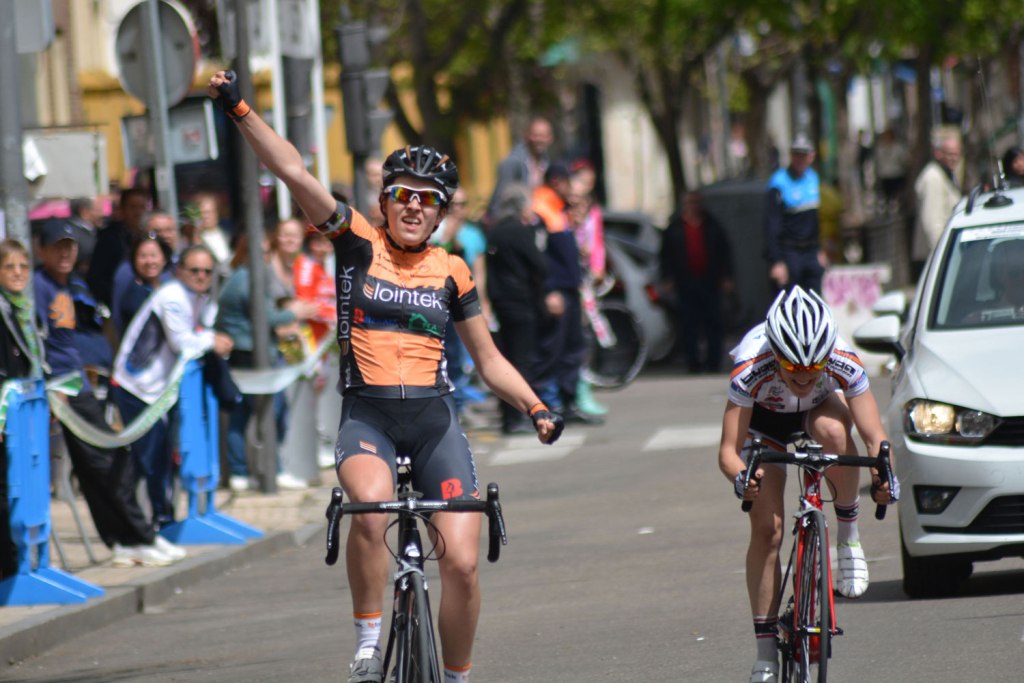 El Pelotón Alba Teruel remata la exhibición de Lointek Team en Zamora