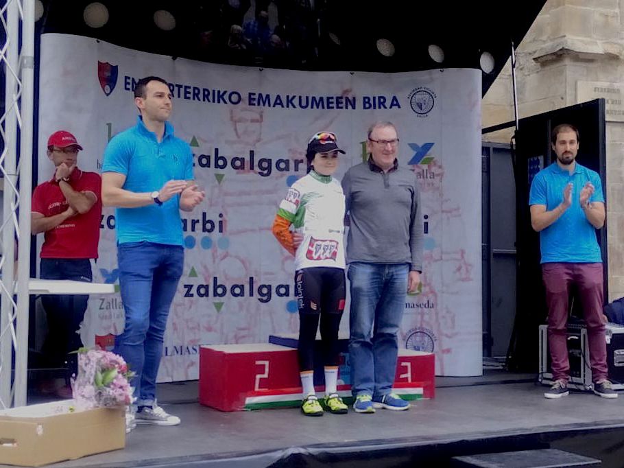 El Pelotón Eider Merino vence en Balmaseda y es líder del Euskaldun