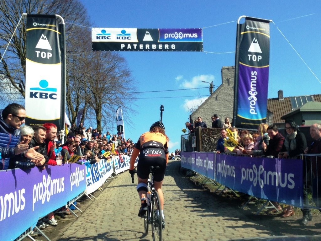 El Pelotón Sheyla Gutiérrez tira de pundonor para finalizar el Tour de Flandes