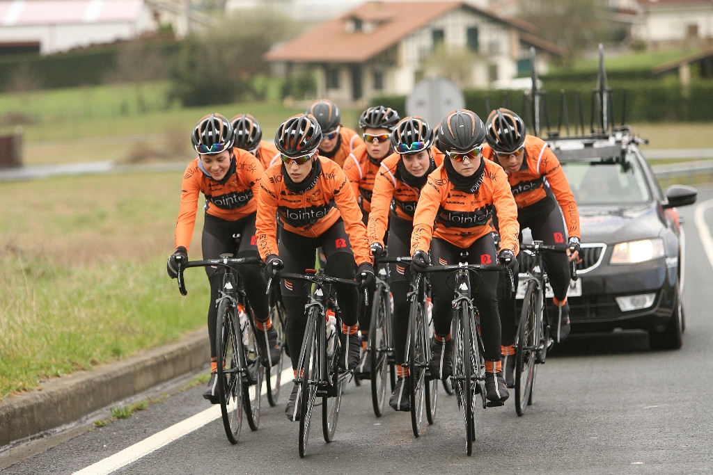 El Pelotón Un reforzado Lointek Team, a por la Gipuzkoako Emakumeen Itzulia