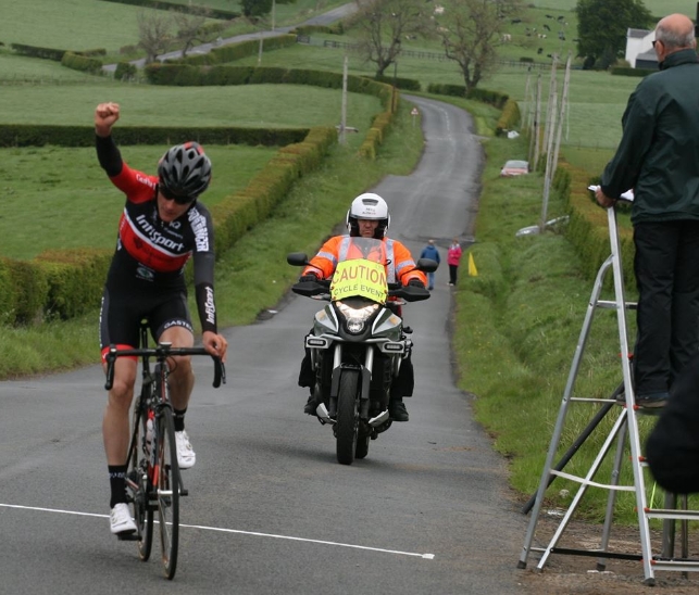 El Pelotón Craig Wallace prepara el campeonato escocés venciendo en Glasgow