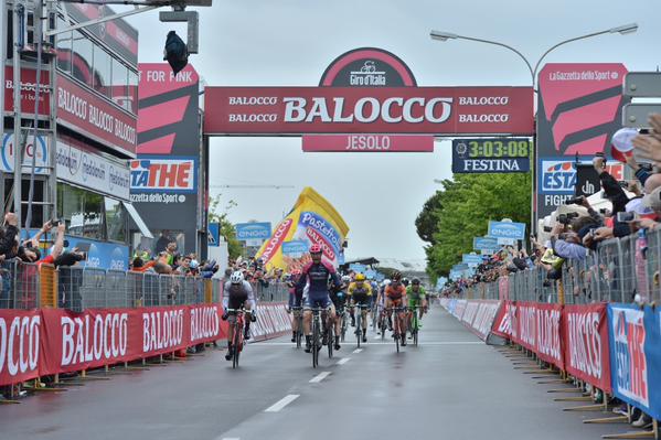 El Pelotón Modolo reina y Aru le roba el liderato a Contador