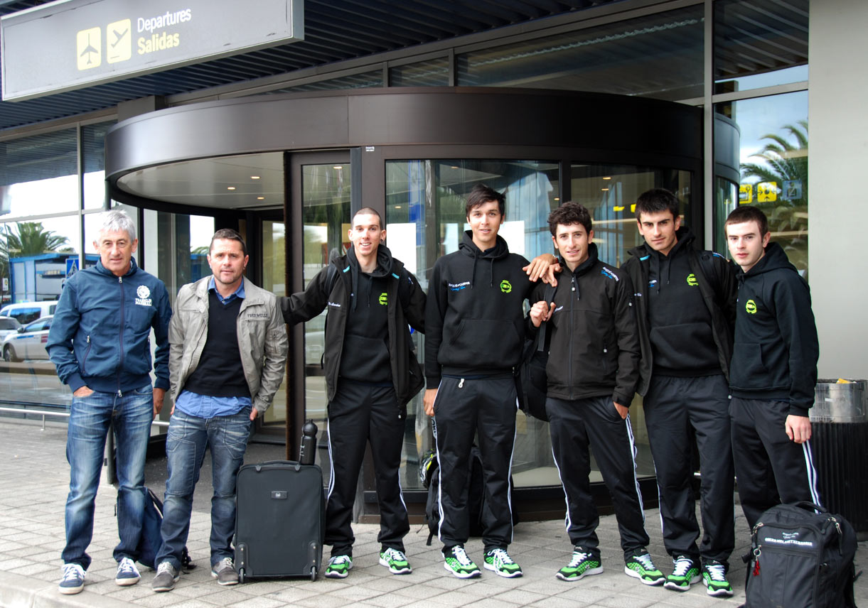 El Pelotón El Café Baqué–Conservas Campos rumbo a Italia