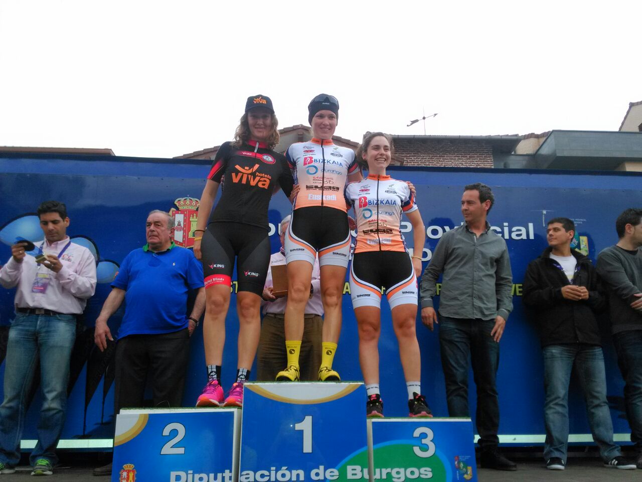 El Pelotón Éxito absoluto de Bizkaia-Durango en la Copa de España de Villasana de Mena