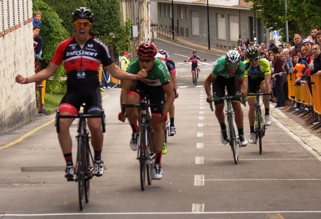 El Pelotón Diego Tirilonte (Infisport-Alavanet) se impone en Bergara