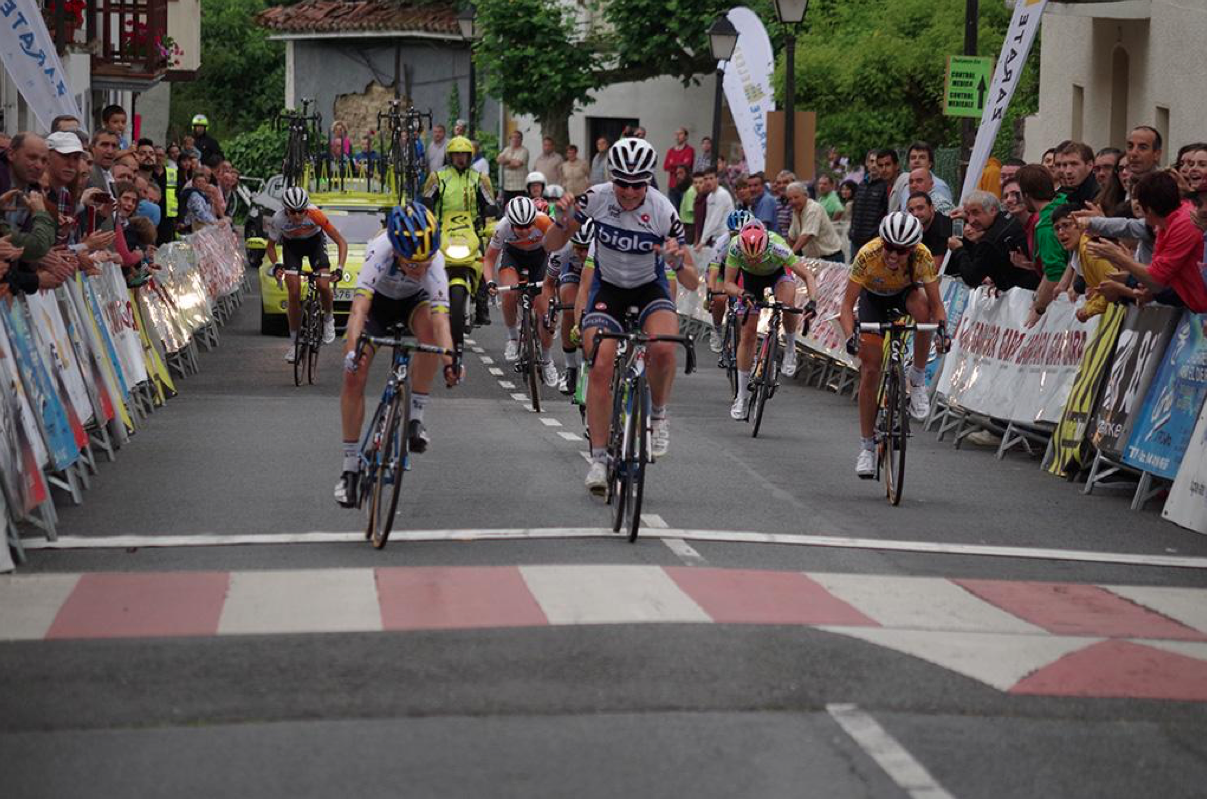 El Pelotón Johansson gana en el ‘Zabel’ de Van Vleuten