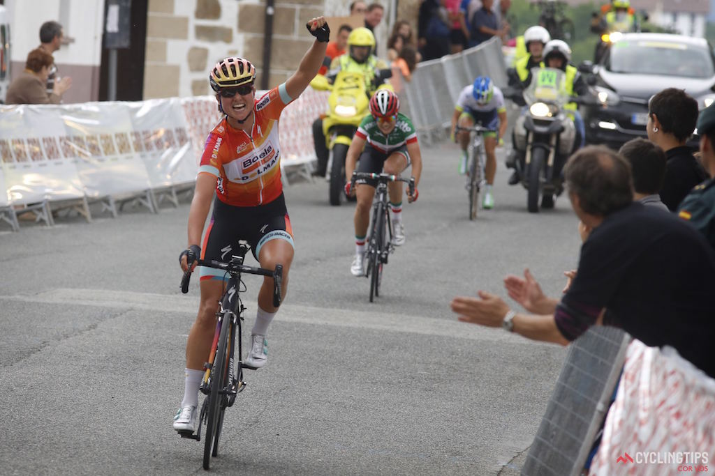 El Pelotón Blaak gana en fuga en Iturmendi