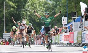 El Pelotón Coquard a la segunda, y de milagro