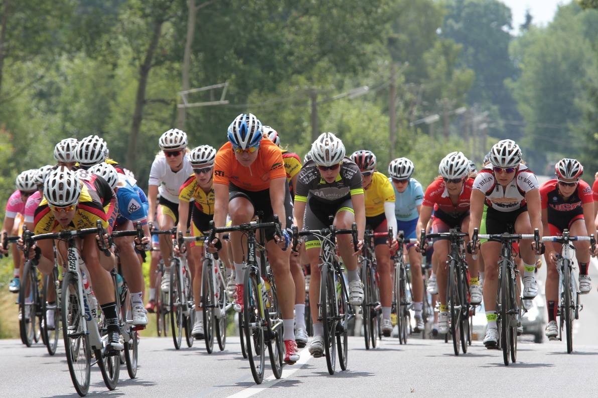El Pelotón Bizkaia-Durango, rumbo al Tour de Feminin
