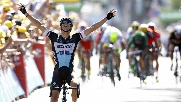 El Pelotón Etixx coge el ascensor