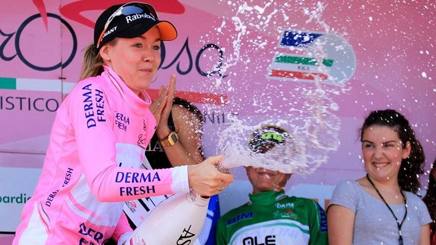 El Pelotón Abbott gana la última del Giro. Van der Breggen, rosa final