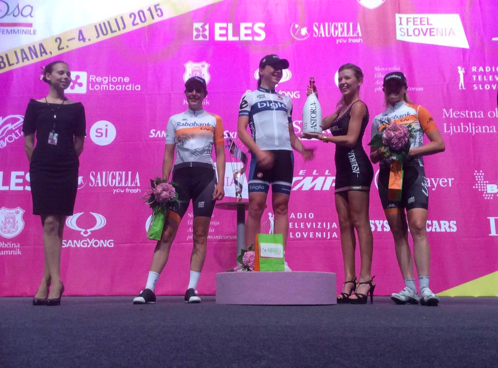 El Pelotón Van Vleuten cumple y gana el prólogo del Giro