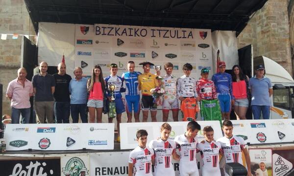 podio-final-con-todos-los-ganadores-bizkaiko-itzulia_14