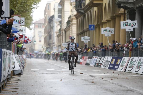 El Pelotón Bakelants se impone en Piemonte
