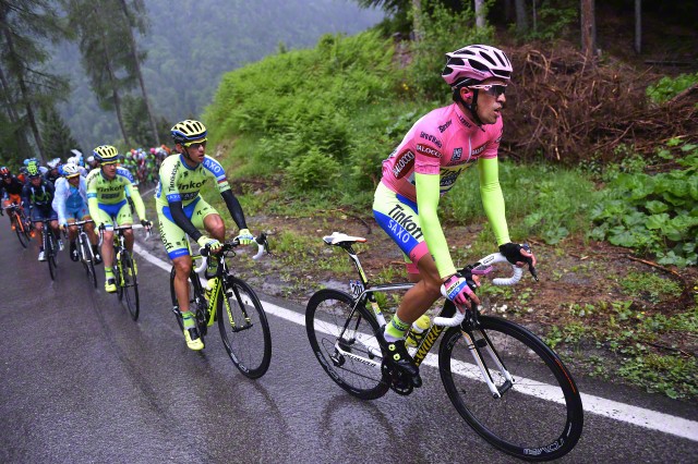  Jornada lluviosa. La etapa reina del Giro se disputó en su mayor parte bajo el agua. © Tim De Waele