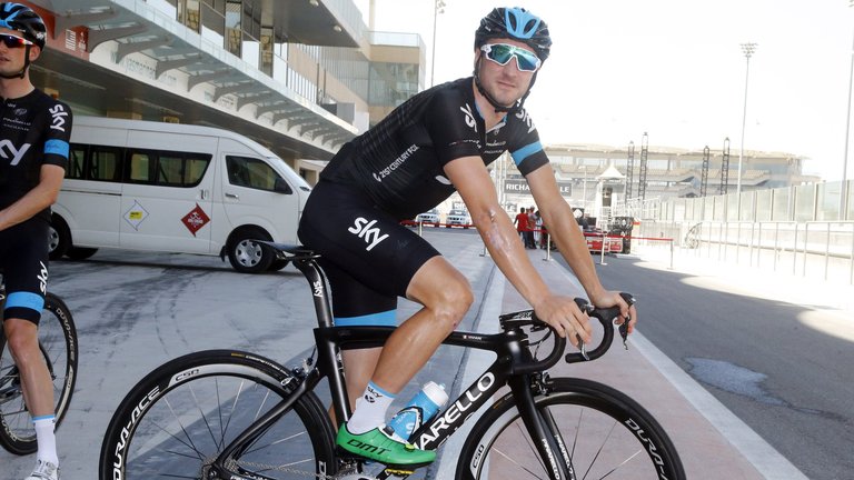 El Pelotón Viviani, nuevo líder del Abu Dhabi Tour
