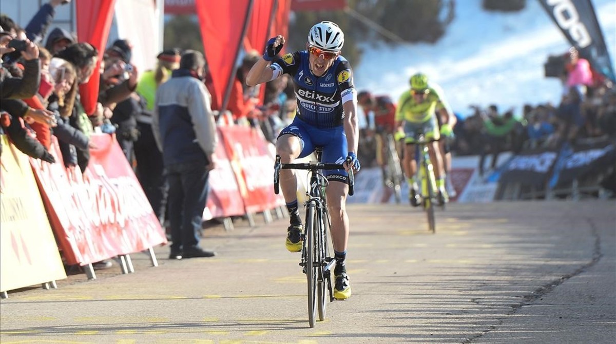 El Pelotón Dan Martin rompe el guion de Sky