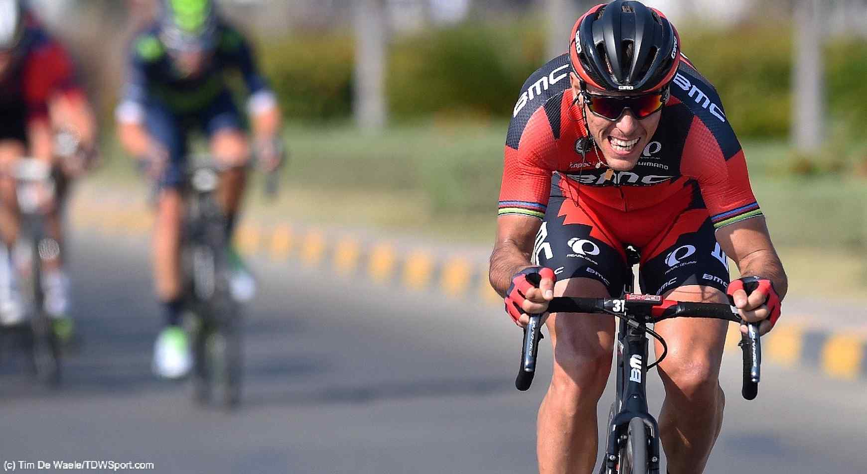 El Pelotón Agreden a Gilbert y le fracturan un dedo