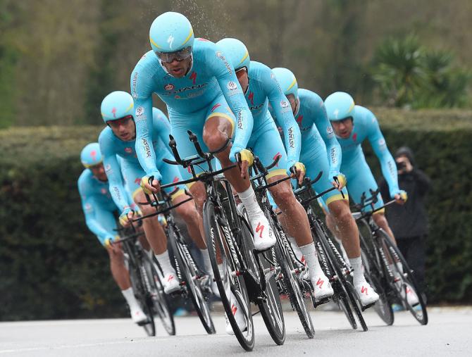 El Pelotón Astana golpea primero en Trentino