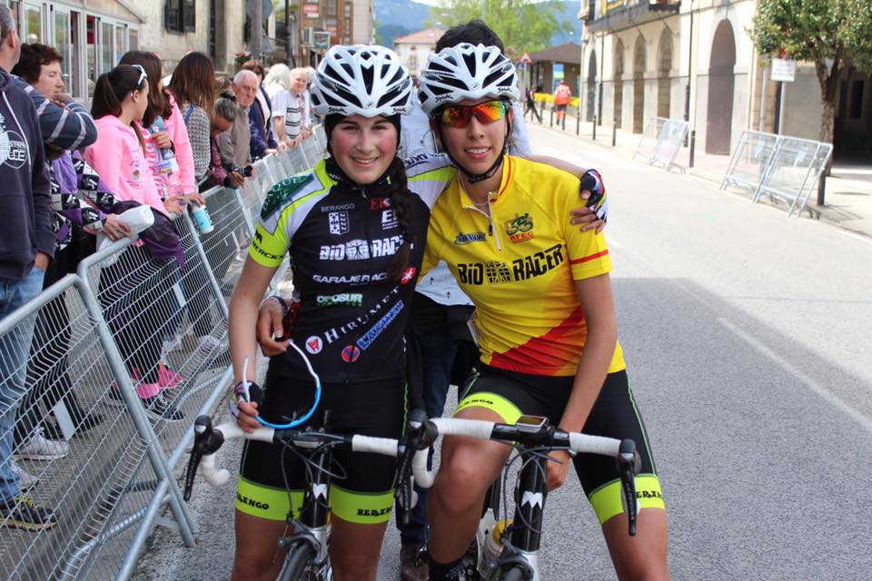 Mireia Muñoz y Sandra Alonso, 2.ª y 1.ª juveniles en el #EPRanking de CiclismoFem. Foto © Rafa Etxebarria