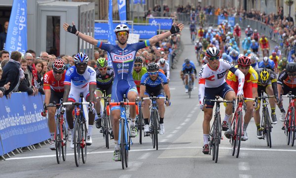 El Pelotón Etapa para Dehaes y general para Bouhanni