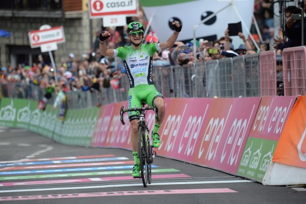 El Pelotón Ciccione gana y Jungels resiste el órdago de Amador