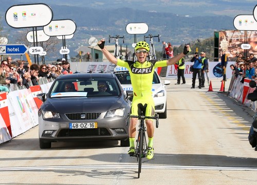 El Pelotón Brandao agua la fiesta de Caja Rural