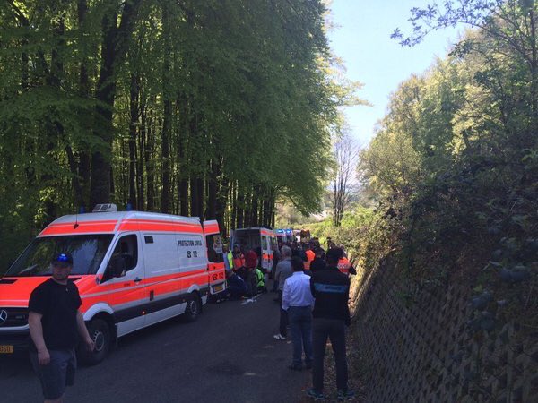 El Pelotón Fuerte accidente en la Fleche du Sud con varios ciclistas en estado grave