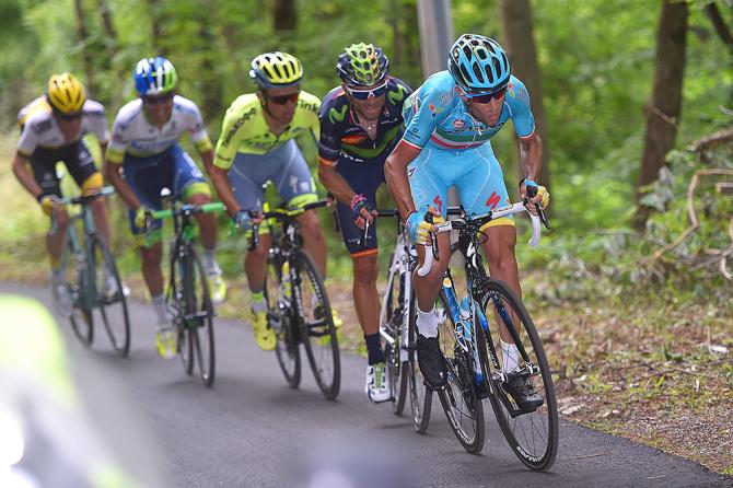 Nibali atacó con ganas en la última subida de la etapa, pero no consiguió abrir hueco. © Tim de Waele
