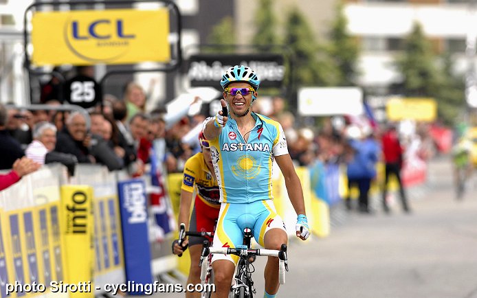 En 2010, cuando Contador militaba en Astana, logró vencer en la etapa reina del Dauphiné, que aquel año tenía su meta en el mítico Alpe d'Huez. © Sirotti