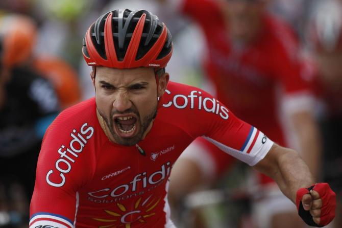 El Pelotón Bouhanni, baja en el Tour por lesionarse la mano durante una pelea.