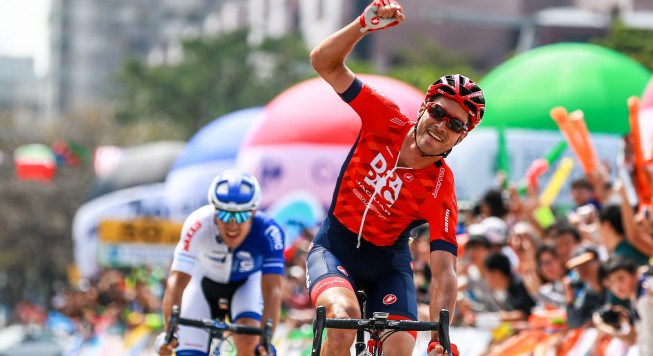 El Pelotón Una fuga da la etapa a Clarke y el liderato a Vinhas