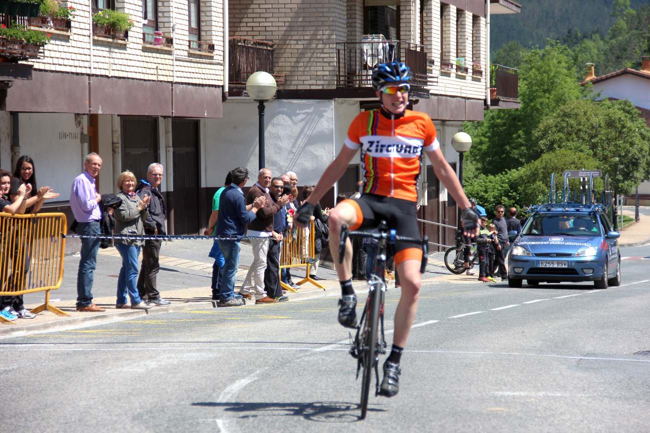 El Pelotón Tres juveniles a la Fundación Ciclista Euskadi