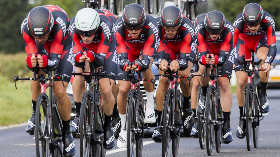 El Pelotón BMC y Dennis vuelven a escena