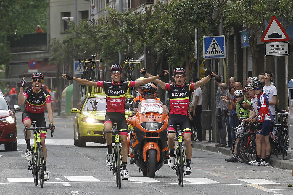 Jurado, junto con Rojo y Samitier llegaron juntos a la meta de Estella en la pasada Vuelta a Navarra (Foto: Diario de Navarra)