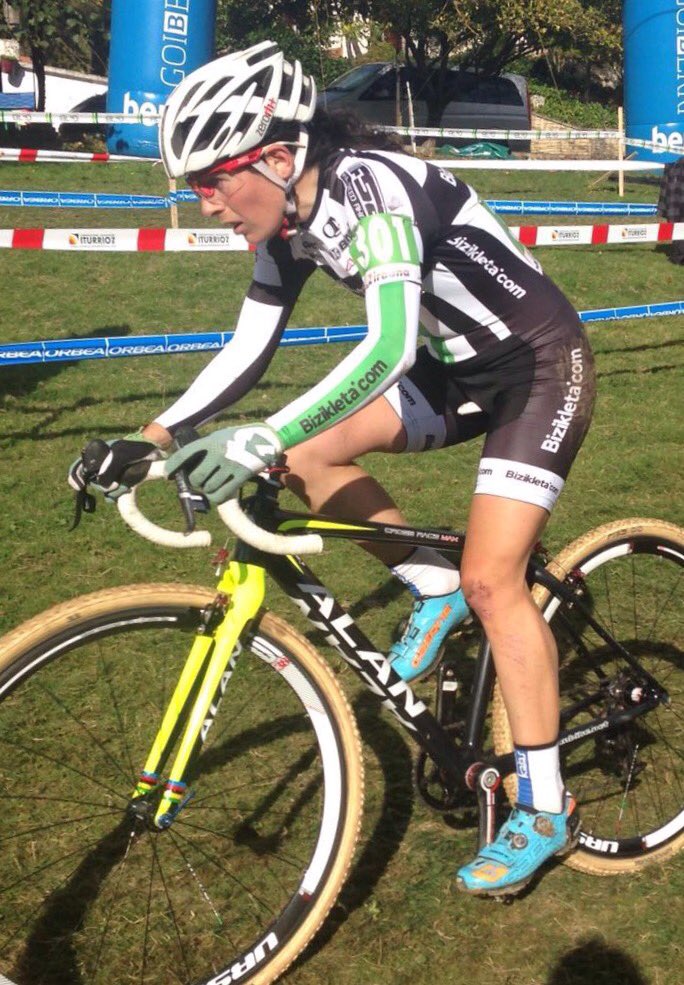 El Pelotón Resumen del fin de semana de CX: Esteban y Olatz siguen con la racha en Beasain Olatz Odriozola no tuvo rival en Beasain (Foto: @BizikletaCom )