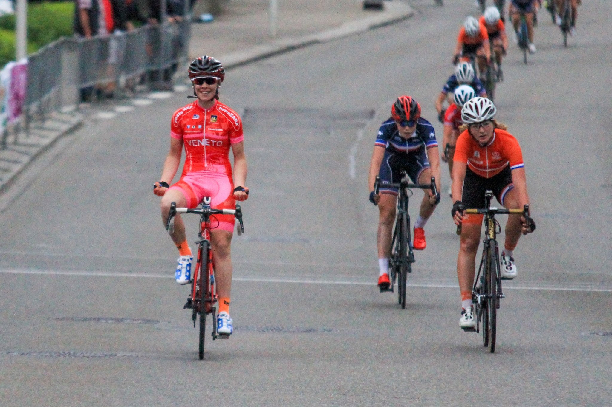 Paternoster ganando la primera etapa de la Albstadt-Frauen (Copa de las Naciones UCI). En ruta este año también fue tercera en el Trofeo da Moreno, cuarta en el Europeo y quinta en el Mundial. (Foto © Nicola Veleda)