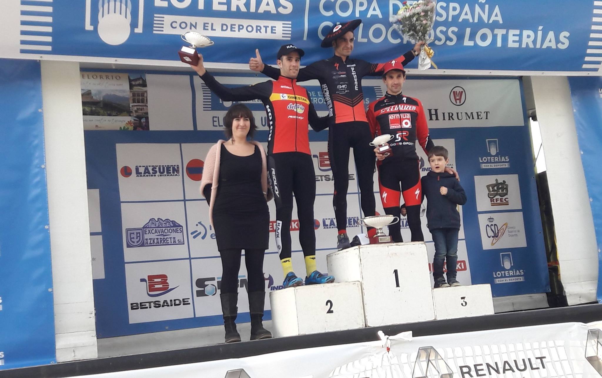 El Pelotón Resumen del fin de semana de CX: Focos puestos en Elorrio e Igorre Podio masculino de Elorrio. Foto © Agustín Ruiz Larringan / Federación Vizcaína de Ciclismo