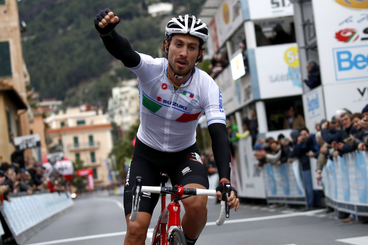El Pelotón Felline se exhibe en Laigueglia