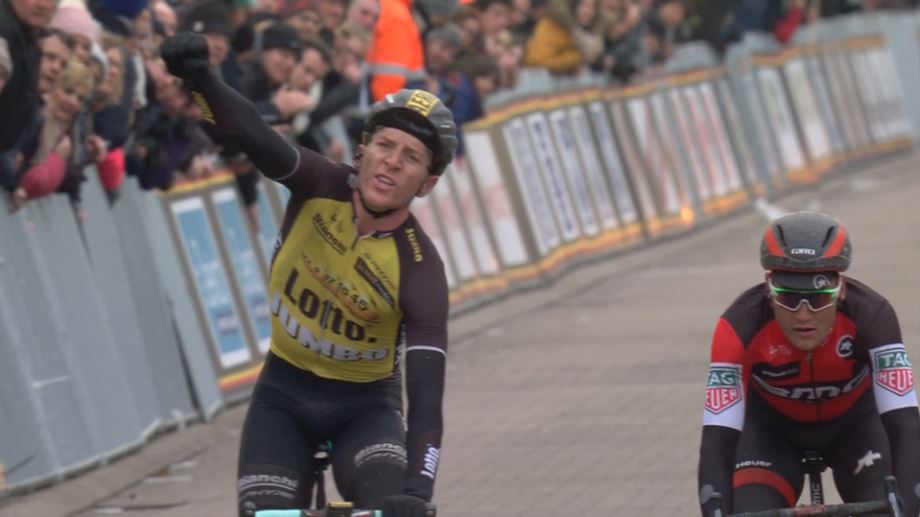 El Pelotón Van Endem vence en el Dwars door West-Vlaanderen
