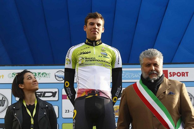 El Pelotón Calmejane lidera; CCC y Pichon vencen