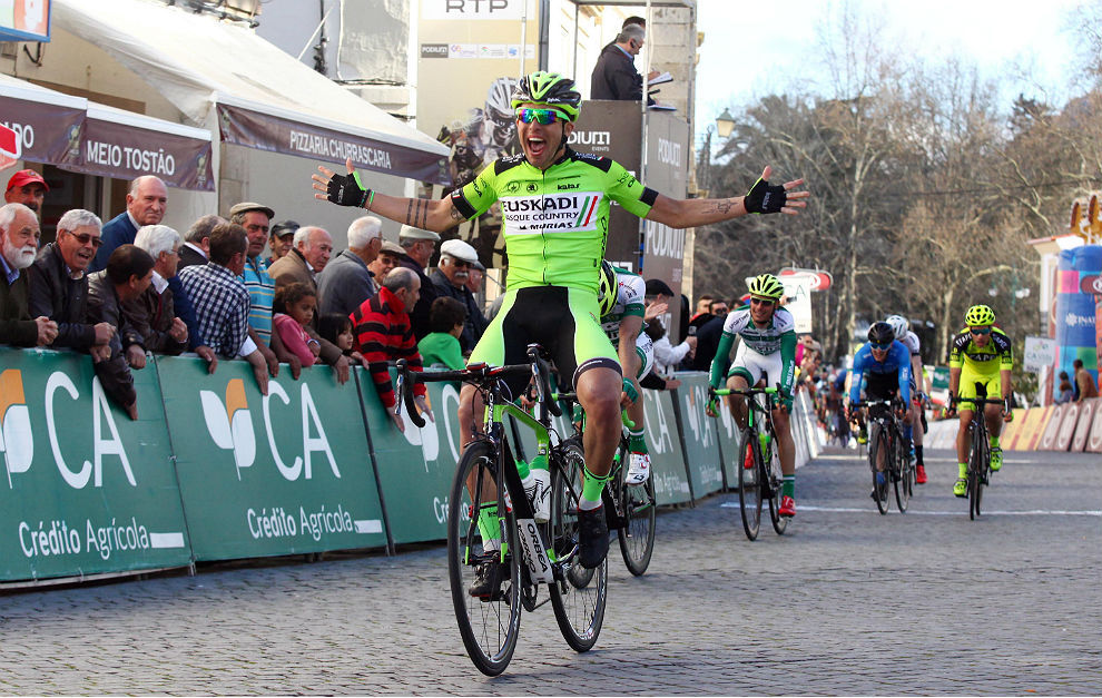 El Pelotón Imanol Estévez cuelga la bici para poder volar