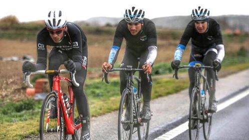 El Pelotón A rueda de... ISAAC CANTÓN (Polartec-Fundación Contador) Isaac sabe lo que es aguantar la rueda de todo un Alberto Contador. Aquí junto a Diego Sevilla (Foto: Facebook "Isaac Cantón Serrano")