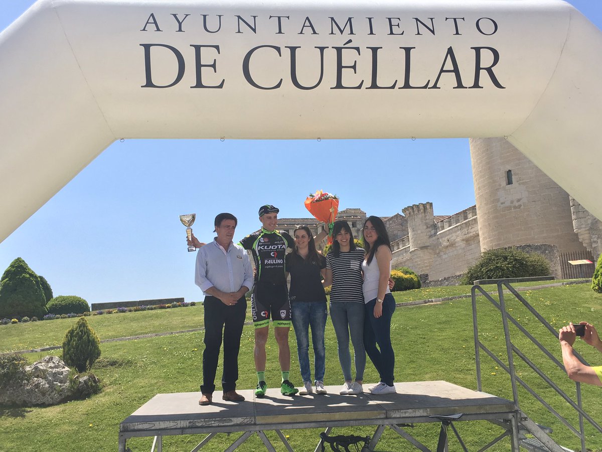 Noel Martín dio el triunfo al Kuota-Paulino en Cuéllar, rematando un día perfecto para el conjunto asturiano (Foto: @SpcaTeam)