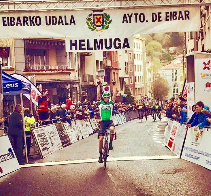 El Pelotón Álvaro Cuadros grita que quiere ser profesional en Valenciaga