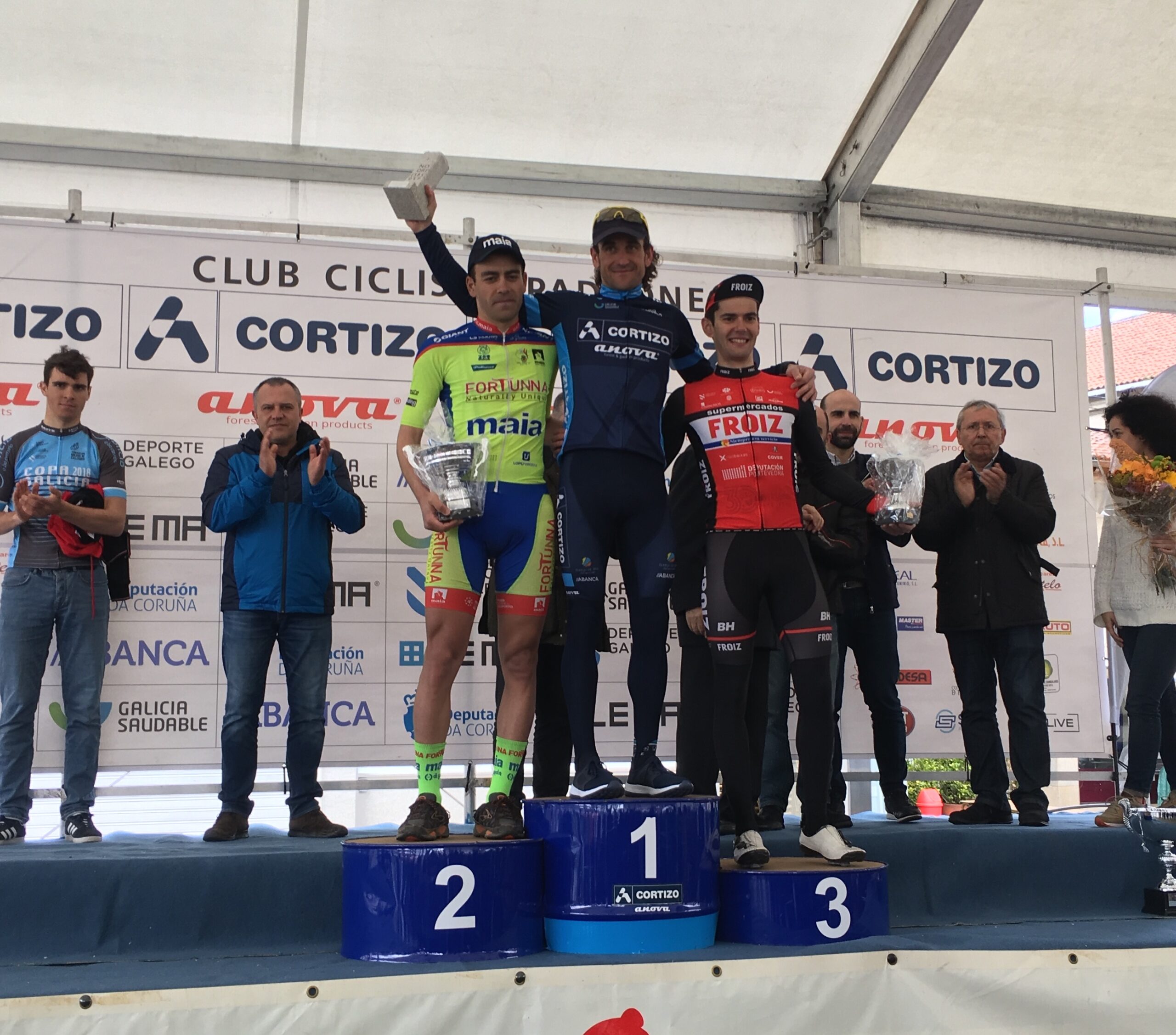 El Pelotón Supermercados Froiz dio la cara en el Trofeo de Pascua y Valenciaga