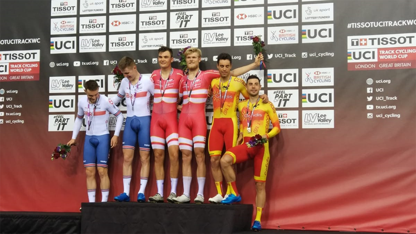 Podium Torres y Mora