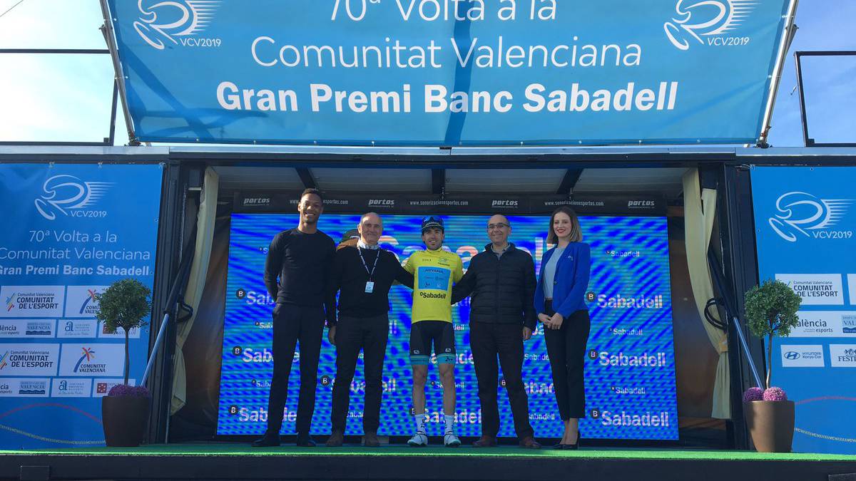 El Pelotón Yates se lleva la etapa y el liderato es para Izagirre